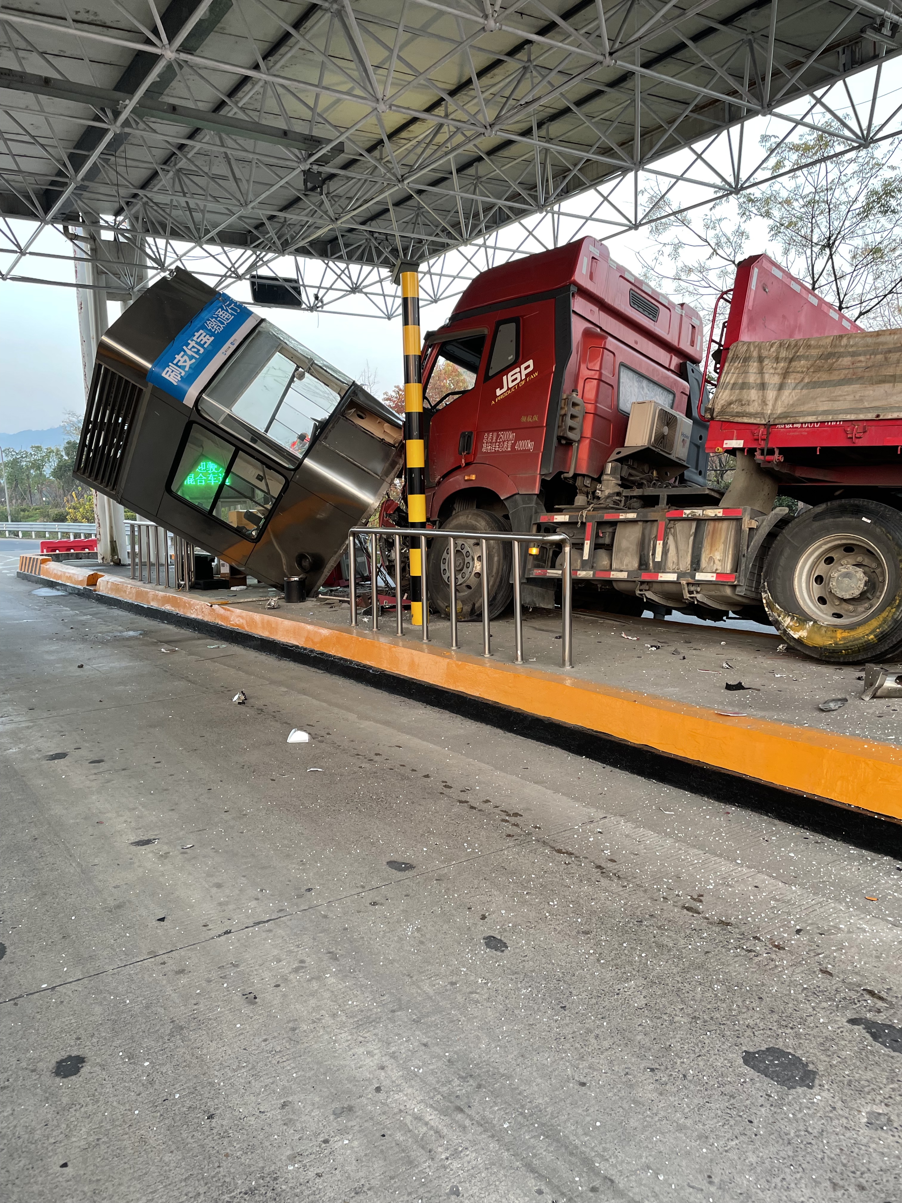 1639384141858152.jpg 照片1 李丹紅拍攝.jpg