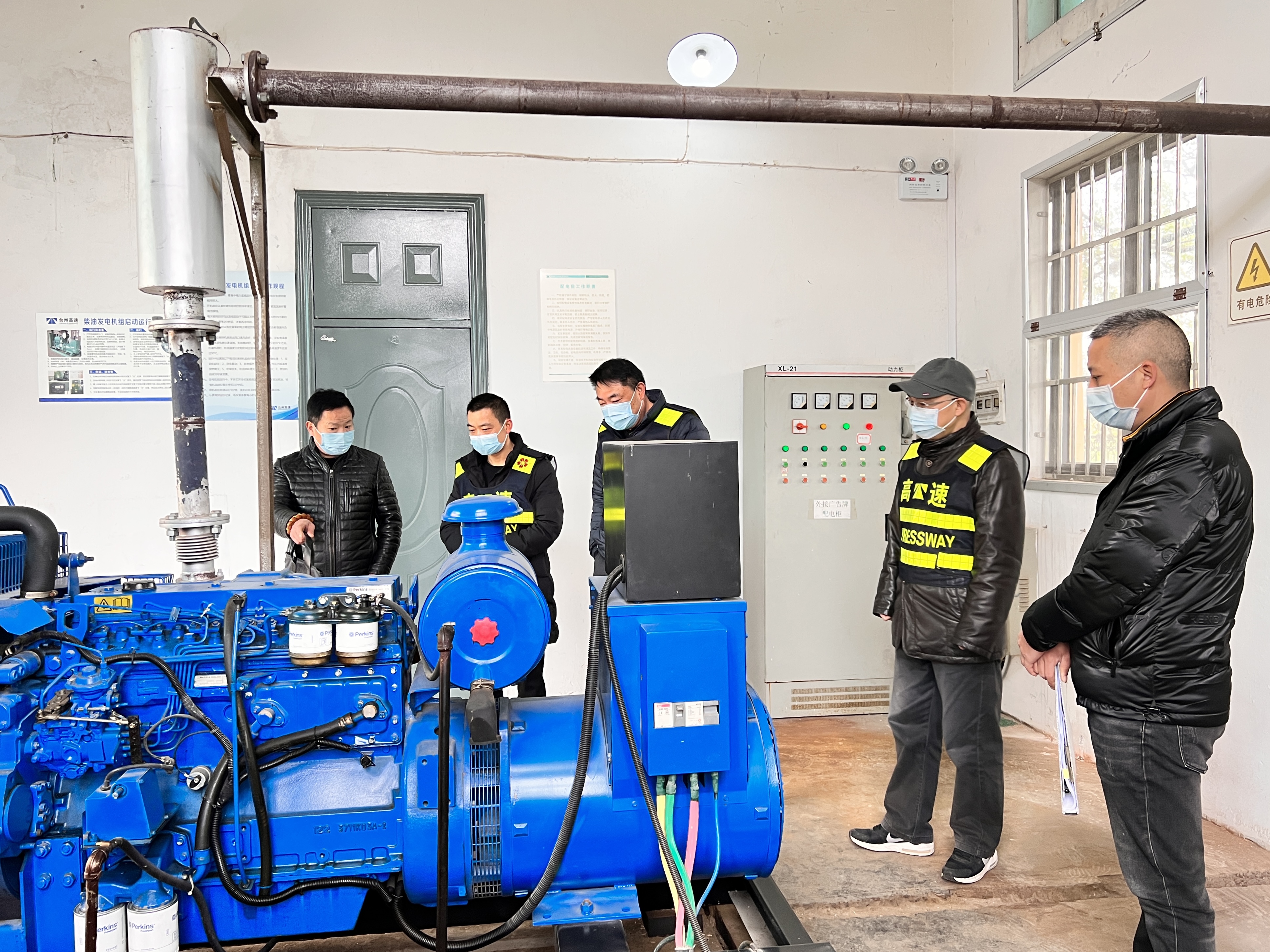 1670886836273295.jpg 外業(yè)檢查臺州收費所配電房(臺州收費所 袁莉).JPG